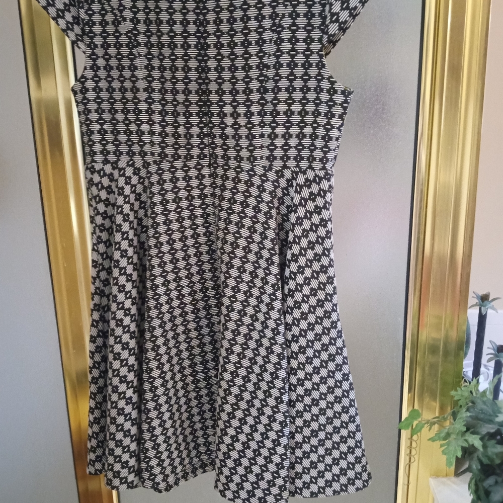 Dress - Picture 2 of 6